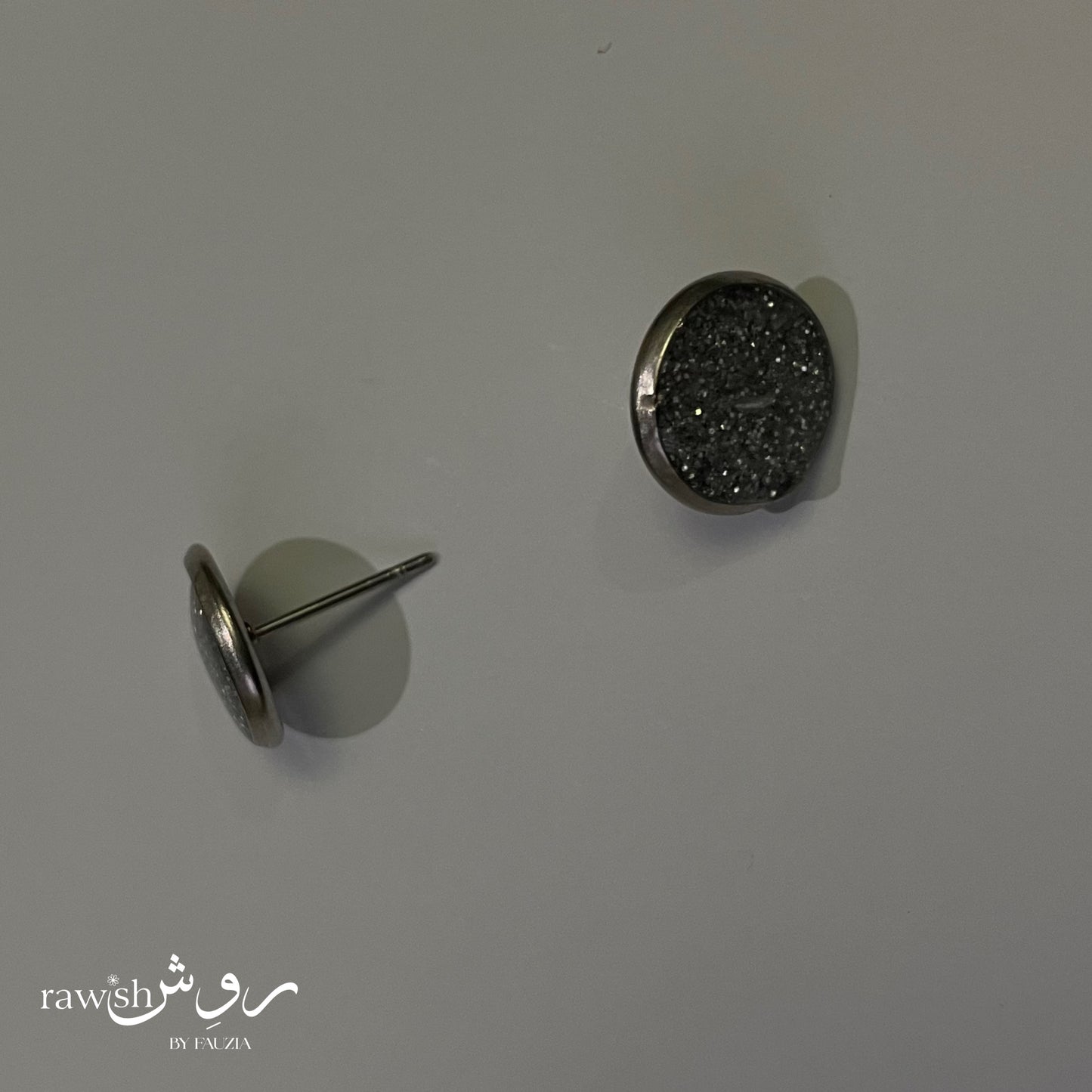 Glittery mini resin studs