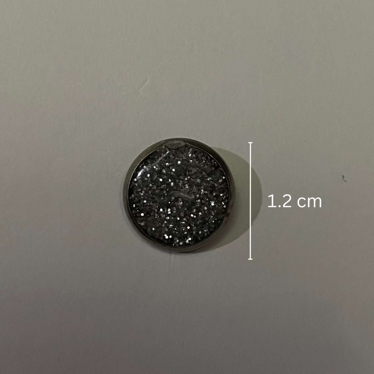 Glittery mini resin studs